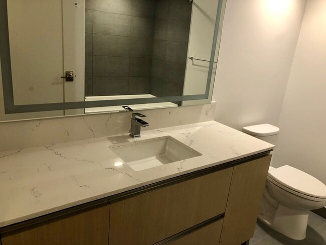 Building Photo - 1 Bedroom Unit at the Nexus Condominiums!