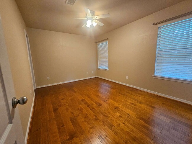 Building Photo - Beautiful Craftsman-Style Home in the Heart of Pensacola