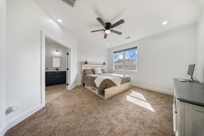 Building Photo - 1130 Miller Rd