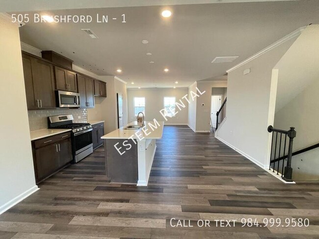 Building Photo - 505 Brushford Ln
