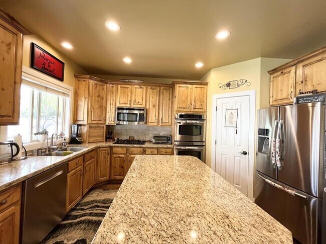Building Photo - 2035 Quartzridge Dr