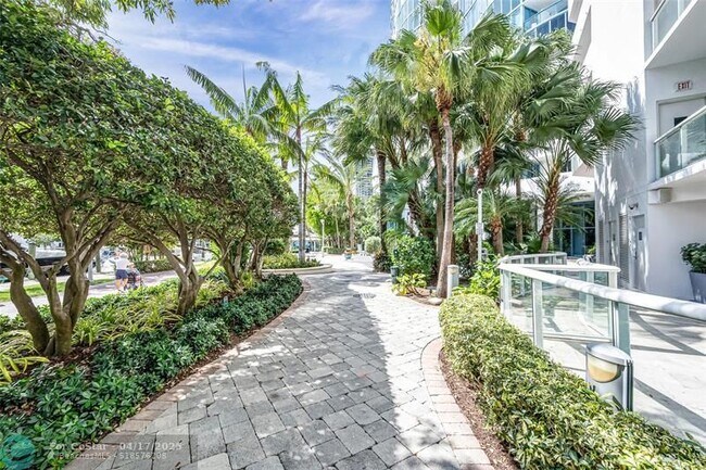Building Photo - 333 Las Olas Way