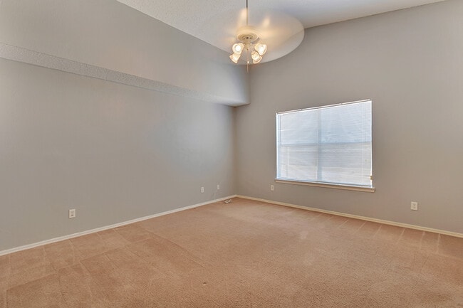 Building Photo - 1417 Plaza Verde Dr