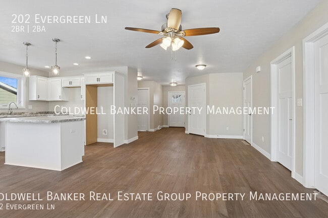 Building Photo - 202 Evergreen Ln