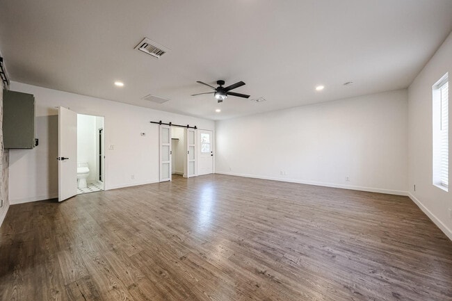 Building Photo - 2816 N 33rd Pl