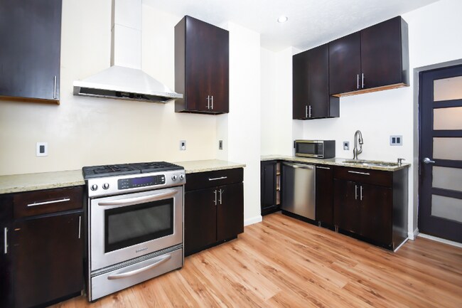 Building Photo - 92 S 24th St