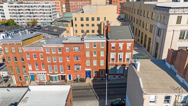 Building Photo - 112 W Mulberry St