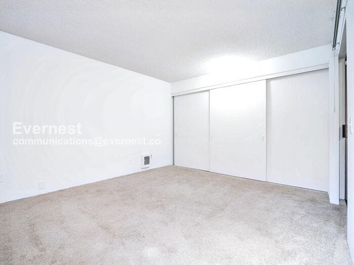 Building Photo - 6260 139th Ave NE