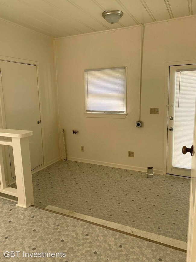 Building Photo - 3 br, 1 bath Apartment - GBT 914 W Trinity