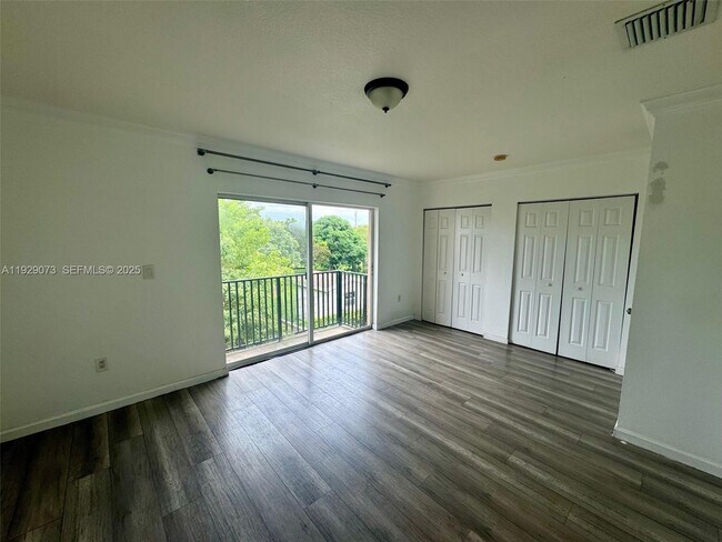 Building Photo - 35 SE 3rd Ave