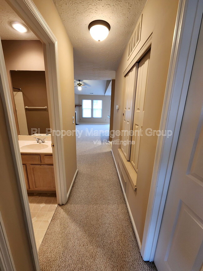 Building Photo - 3437 Fishinger Mill Dr