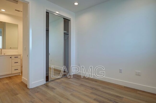 Building Photo - 4507 Saturn St
