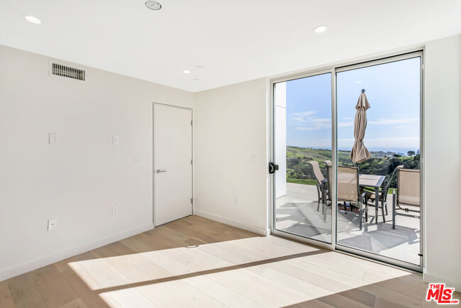 Building Photo - 28405 Via Acero St