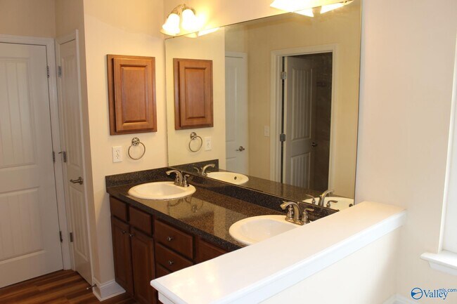 Building Photo - 103 Glen View Dr