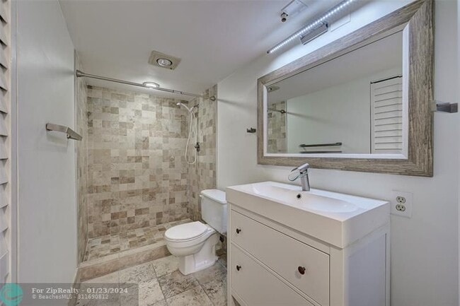 Building Photo - 4401 Martinique Ct