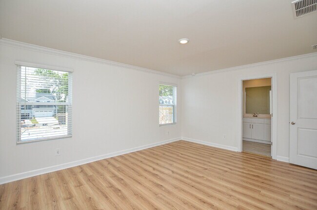 Building Photo - 266 Tiger Lily Dr