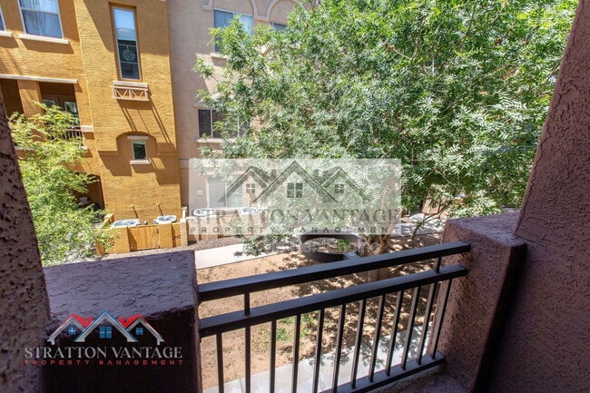 Building Photo - 900 S 94th St