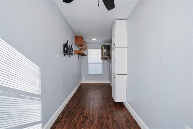 Building Photo - 209 E Lone Star St