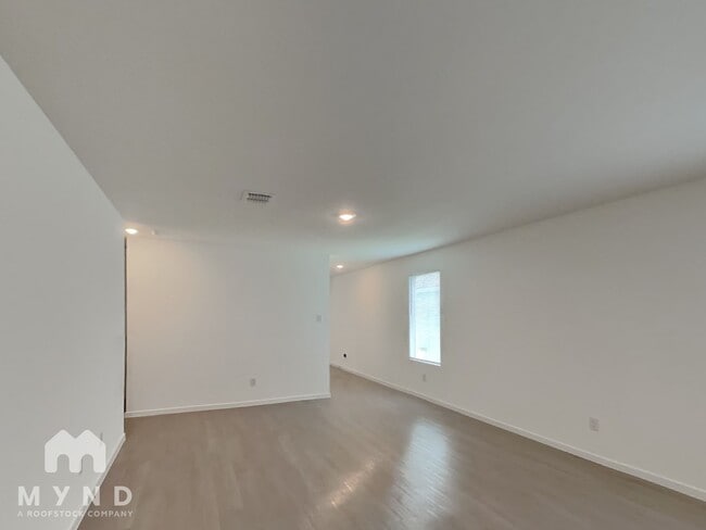 Building Photo - 217 Poplar Pl