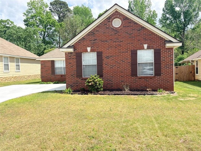 Building Photo - 1684 Hawthorne Ln