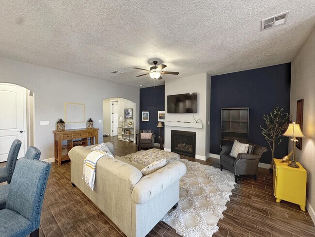 Building Photo - 6801 Prom Ave NE