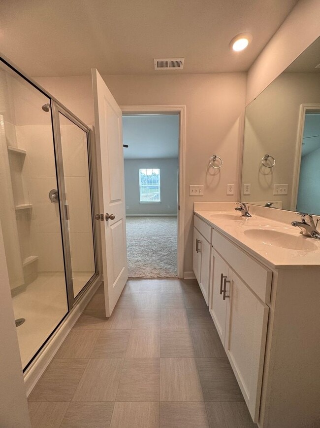 Building Photo - Beautiful 4BR 2.5BA Home in Trinity