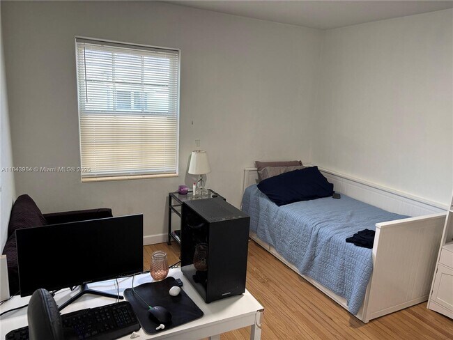 Building Photo - 7515 Dickens Ave