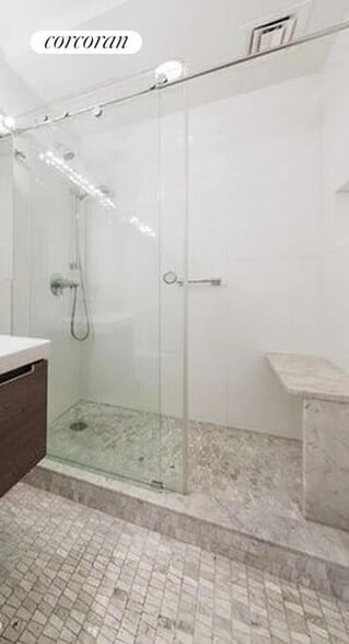 Building Photo - 272 W 107th St