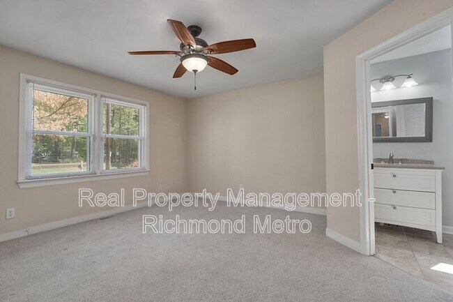 Building Photo - 7421 Dell Dr