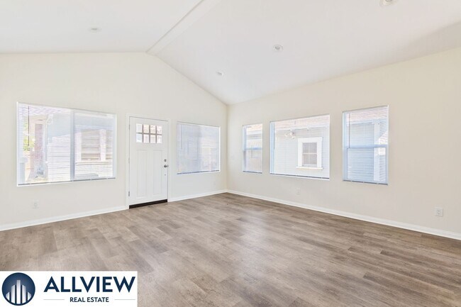 Building Photo - 629 S Lemon St