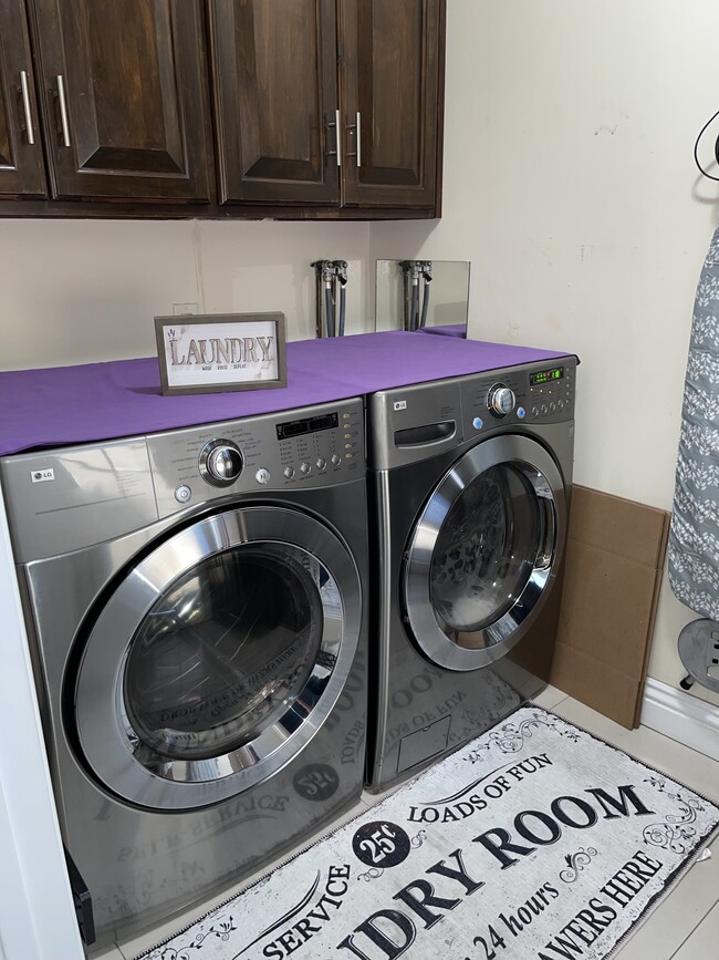 Laundry Room - 13407 S Wilton Pl