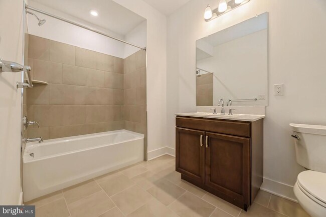 Building Photo - 2107 Donatello Dr