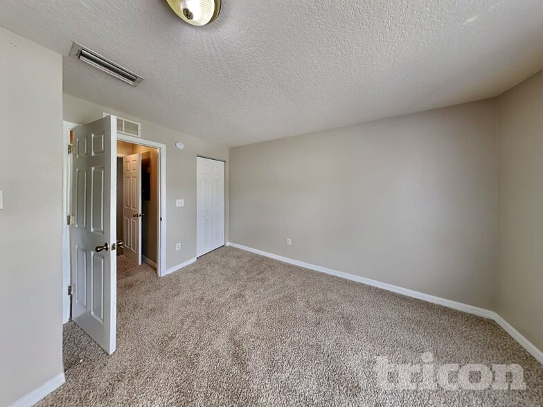 Building Photo - 4409 Venice Dr