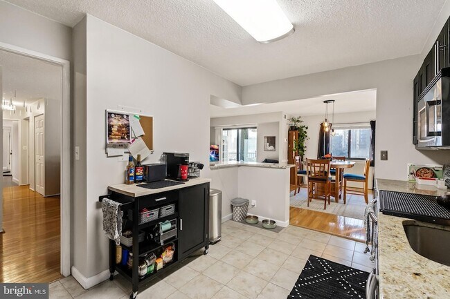 Building Photo - 5904 Mt Eagle Dr
