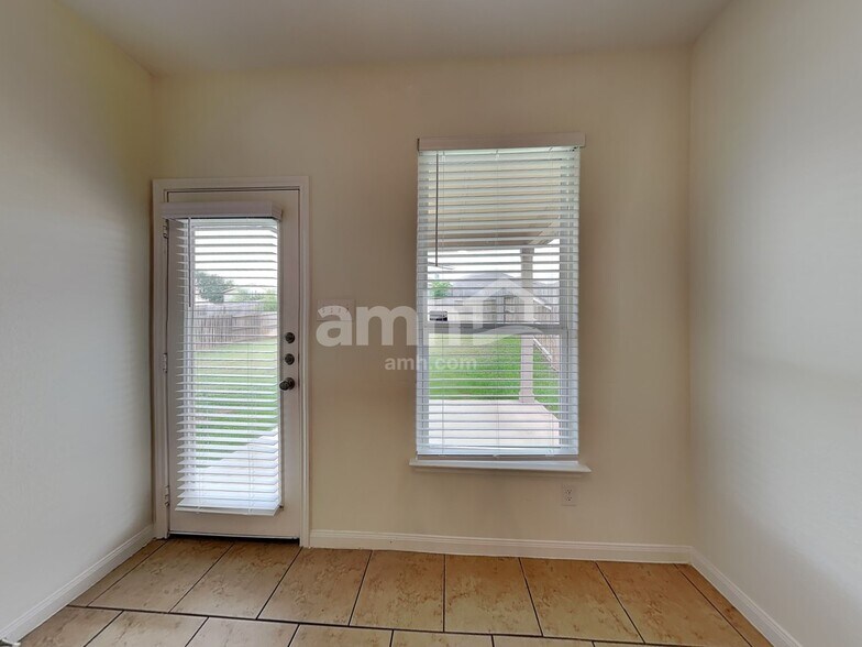 Building Photo - 12712 Shoreline Dr
