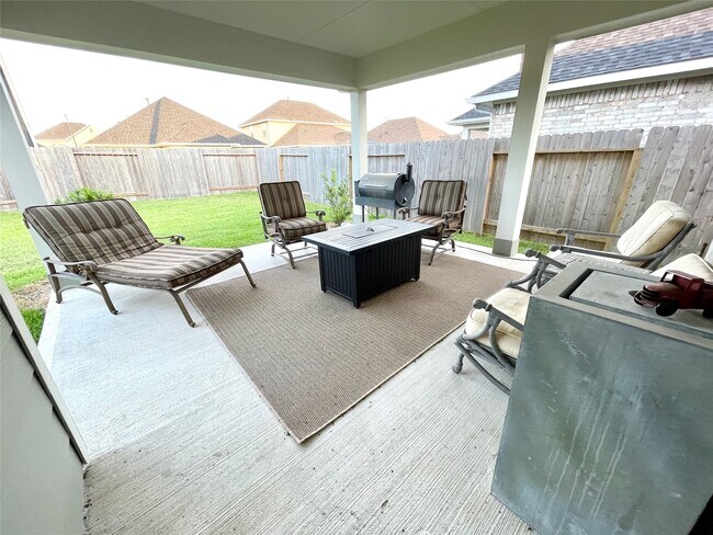 Building Photo - 8319 Divot Trce