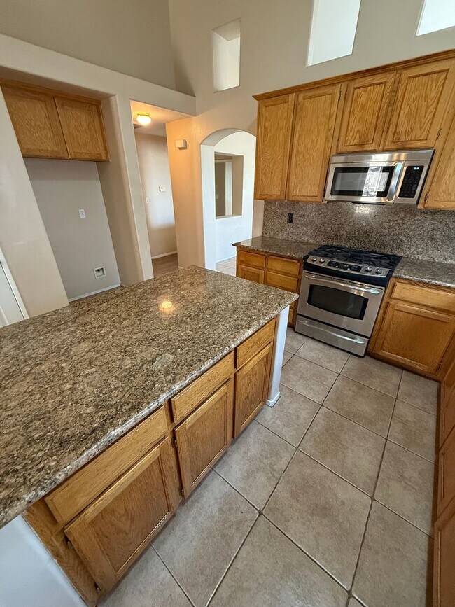 Building Photo - Spacious 4-Bedroom Home in Southwest Baker...