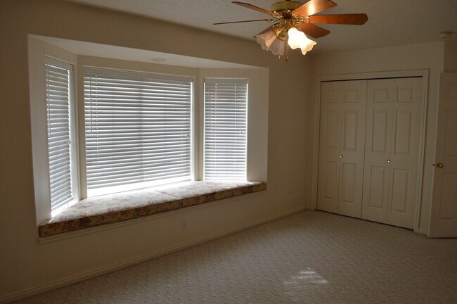 Building Photo - Huge Orem Home in Great Location