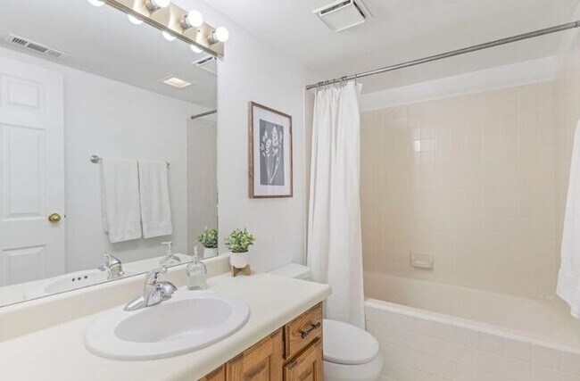 Building Photo - Incredible Location with 2 secure parking spaced