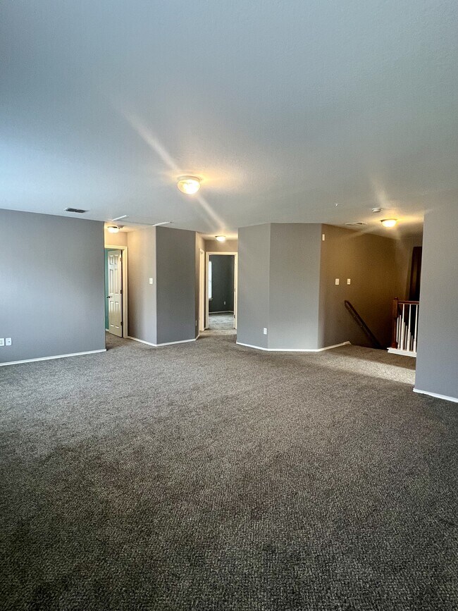 Building Photo - 9411 Rainbow Creek