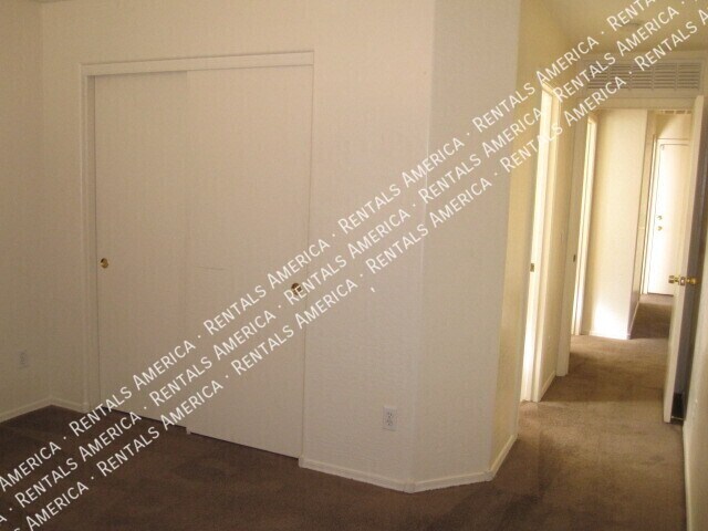 Building Photo - 427 S Sabrina