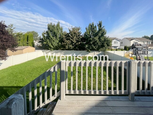 Building Photo - Beautiful 4 Bedroom, 3 Bathroom Home – 5 Mile