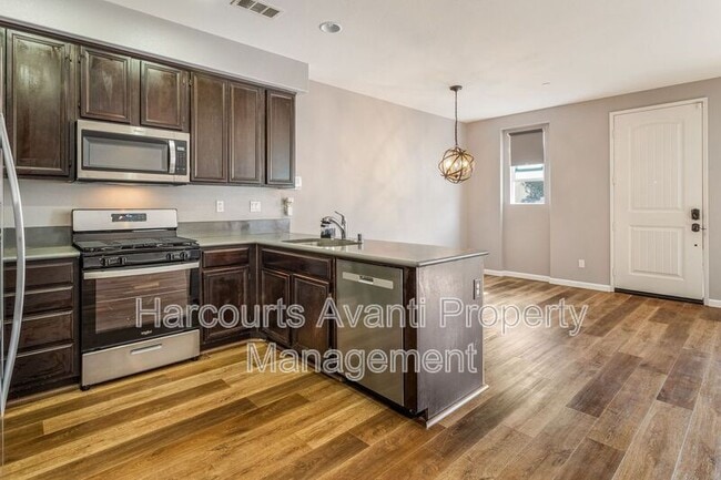 Building Photo - 1520 Santa Carolina Rd