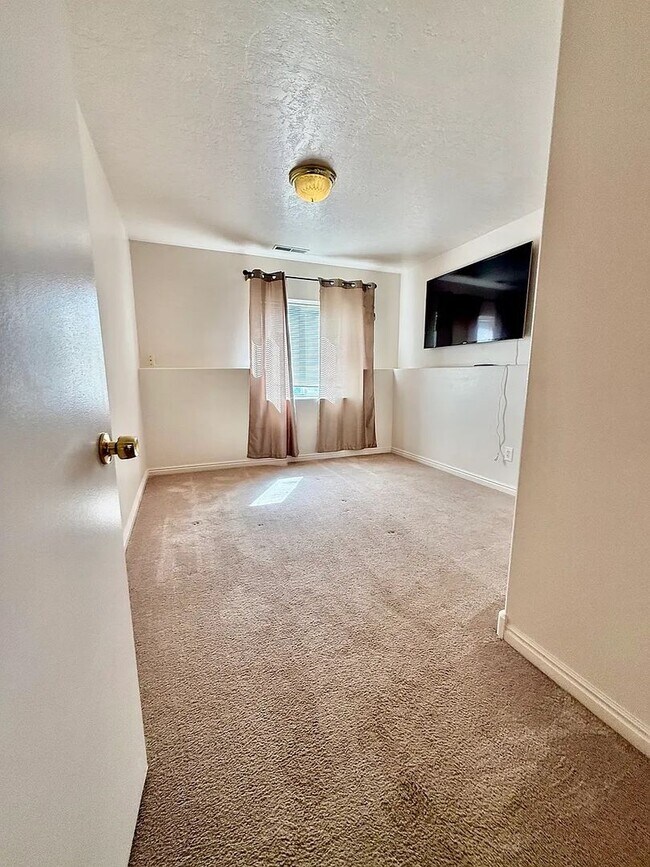 Building Photo - 1639 Roy St