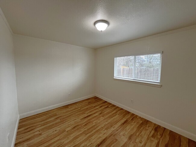 Building Photo - 12171 Dry Creek Rd