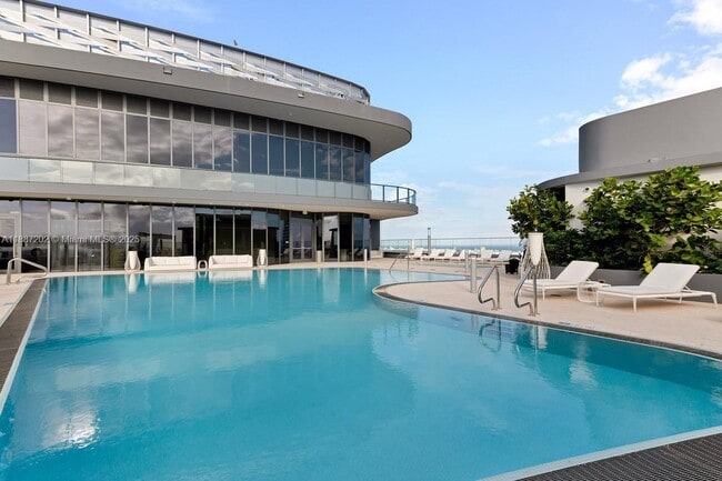 Building Photo - 1000 Brickell Plaza