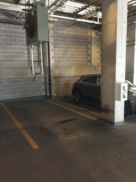 Heated Garage Space - 437 W Division St