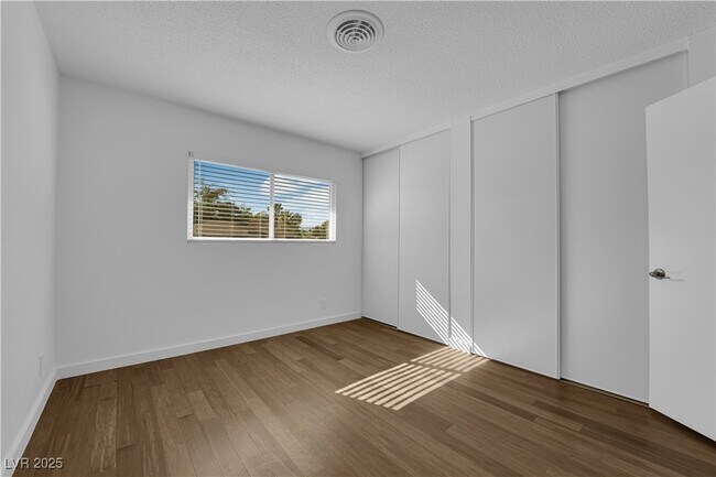 Building Photo - 105 Woodley St