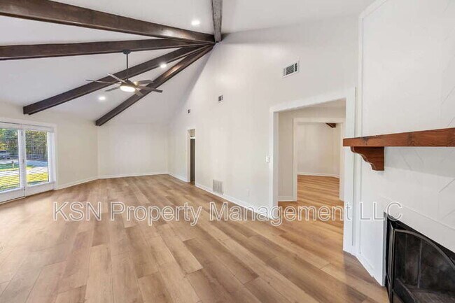 Building Photo - 286 Cushing Dr