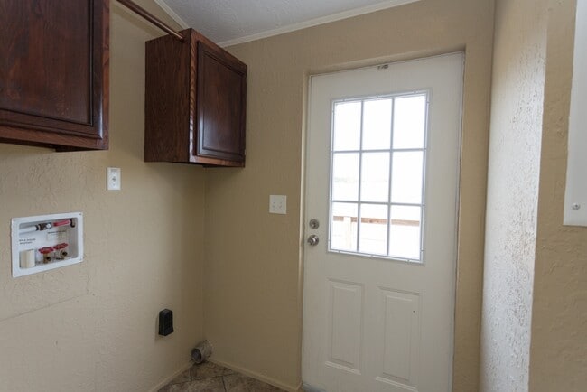 Building Photo - 15818 Country Way